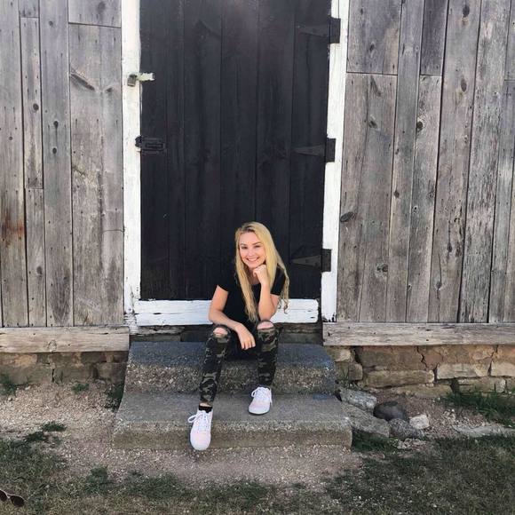 Meet your Posher, Alexea - Picture 1 of 1